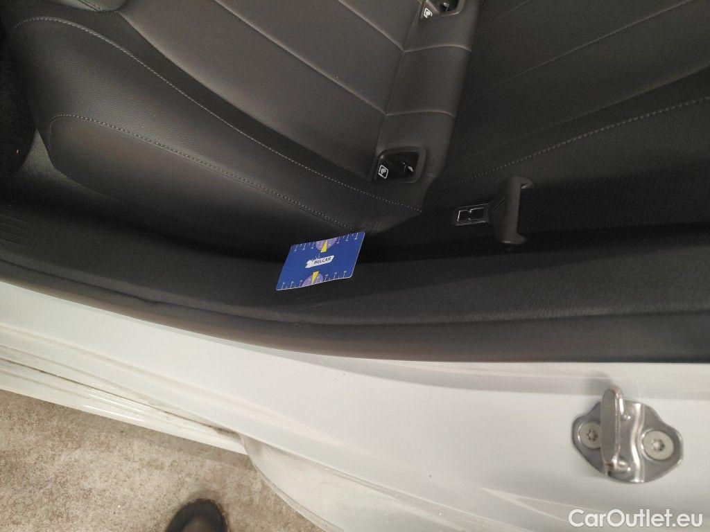 Mercedes  A-Klasse Mercedes-Benz  A 250 e Luxury Line 5d #42