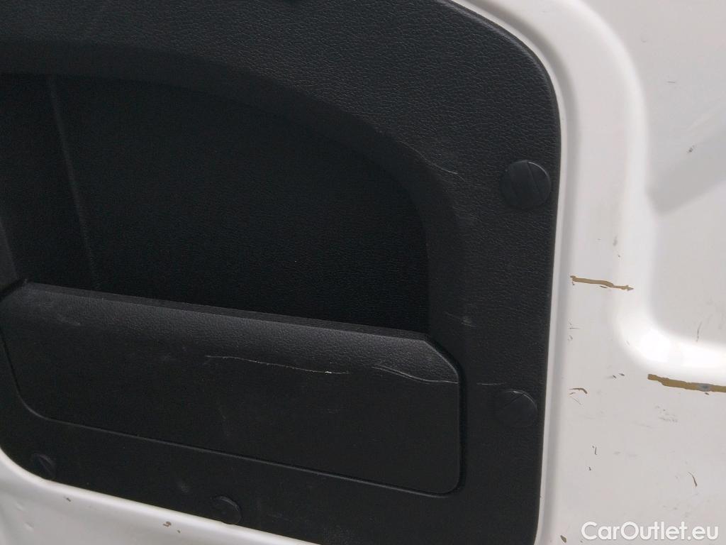  Citroen  Berlingo CITROEN  / 2018 / 4P / combi Talla M BlueHDi 100 S&S LIVE (AC) #37