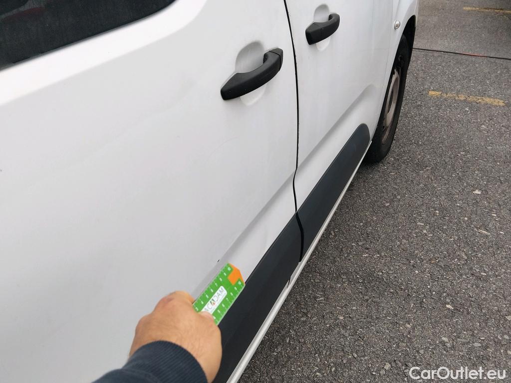  Citroen  Berlingo CITROEN  / 2018 / 4P / combi Talla M BlueHDi 100 S&S LIVE (AC) #12