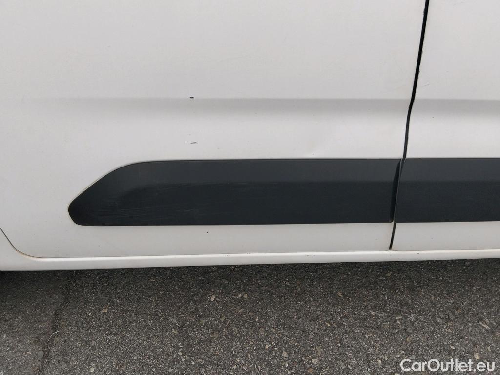  Citroen  Berlingo CITROEN  / 2018 / 4P / combi Talla M BlueHDi 100 S&S LIVE (AC) #46