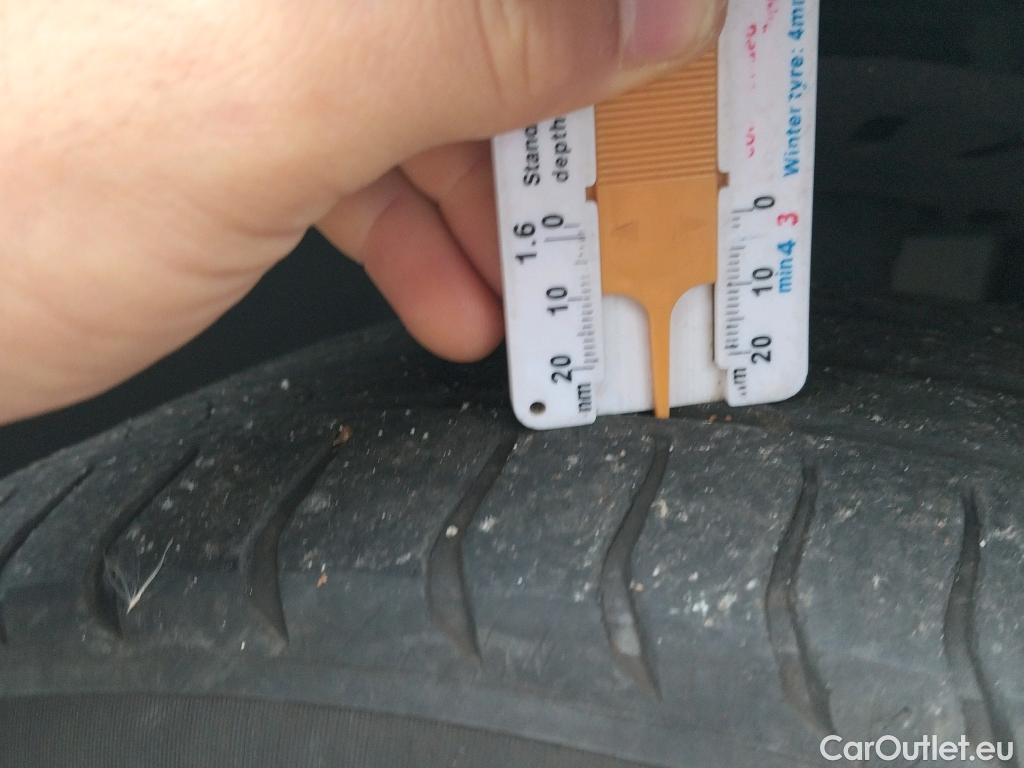  Citroen  Berlingo CITROEN  / 2018 / 4P / combi Talla M BlueHDi 100 S&S LIVE (AC) #33