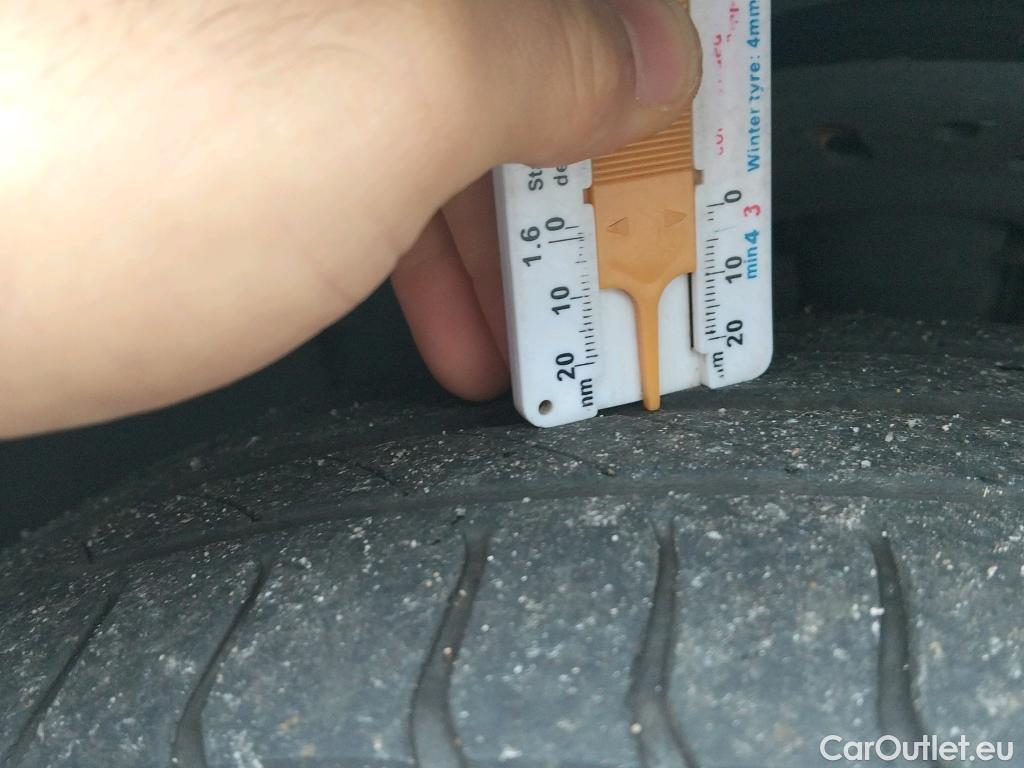  Citroen  Berlingo CITROEN  / 2018 / 4P / combi Talla M BlueHDi 100 S&S LIVE (AC) #27