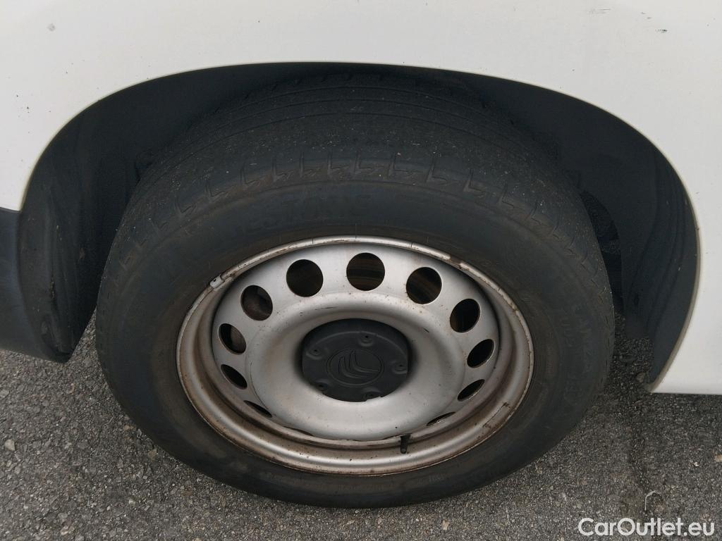  Citroen  Berlingo CITROEN  / 2018 / 4P / combi Talla M BlueHDi 100 S&S LIVE (AC) #28