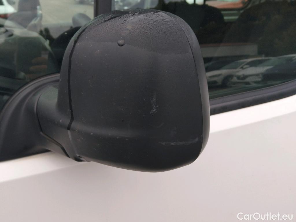  Citroen  Berlingo CITROEN  / 2018 / 4P / combi Talla M BlueHDi 100 S&S LIVE (AC) #52