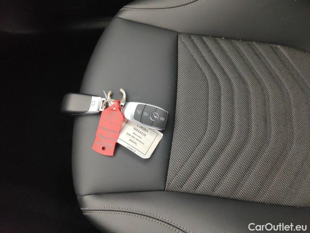 Mercedes  EQB MERCEDES  (X253) 66.5 kWh  250 190hp Business Line 5d #4