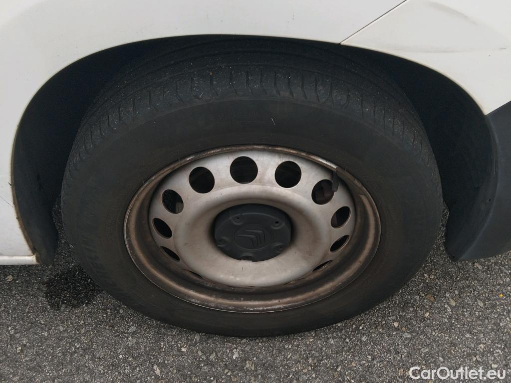  Citroen  Berlingo CITROEN  / 2018 / 4P / combi Talla M BlueHDi 100 S&S LIVE (AC) #32