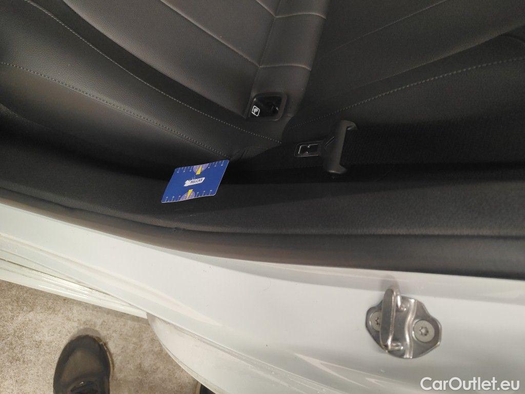 Mercedes  A-Klasse Mercedes-Benz  A 250 e Luxury Line 5d #40