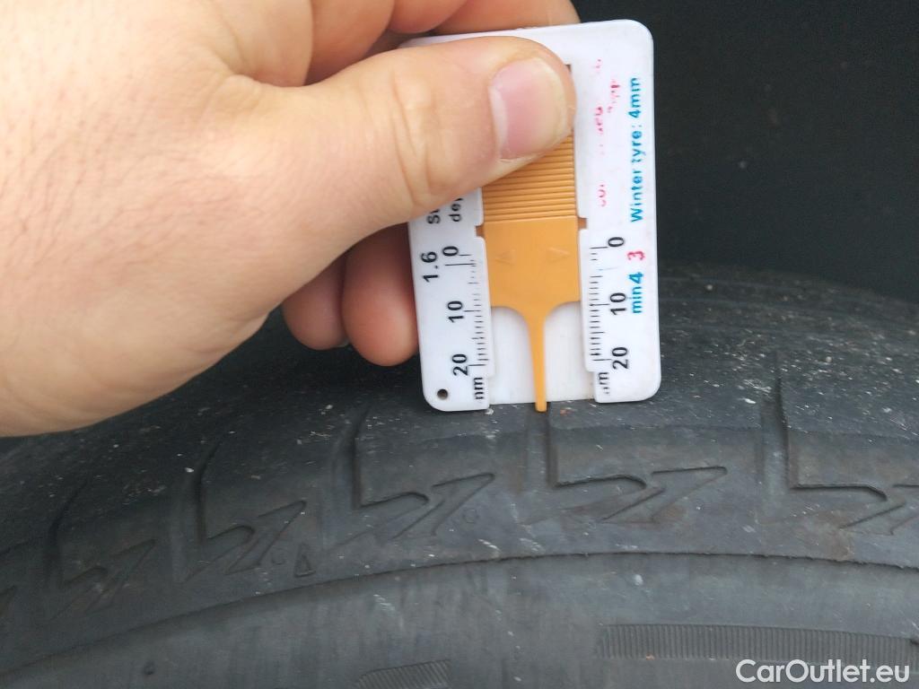  Citroen  Berlingo CITROEN  / 2018 / 4P / combi Talla M BlueHDi 100 S&S LIVE (AC) #31