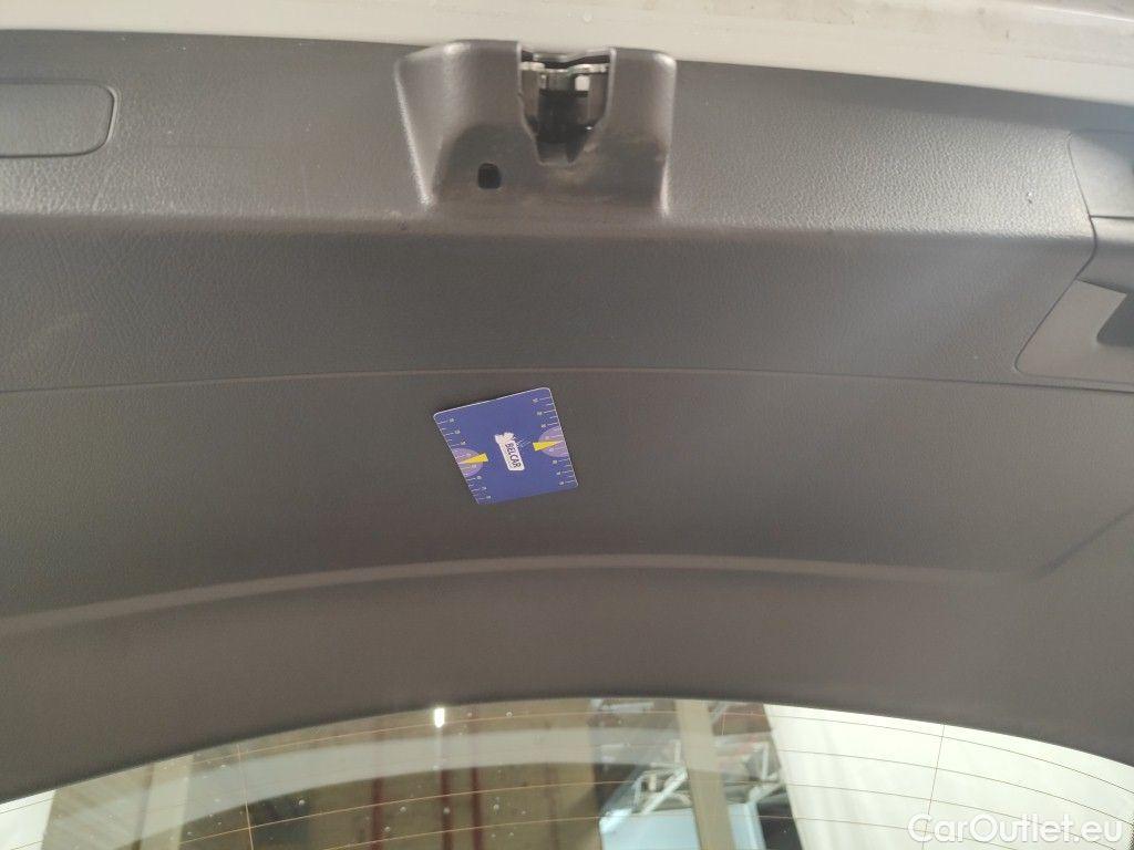 Mercedes  A-Klasse Mercedes-Benz  A 250 e Luxury Line 5d #44