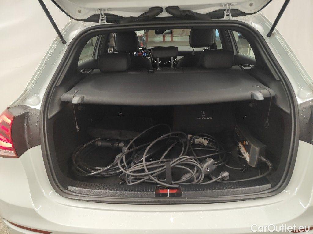 Mercedes  A-Klasse Mercedes-Benz  A 250 e Luxury Line 5d #14
