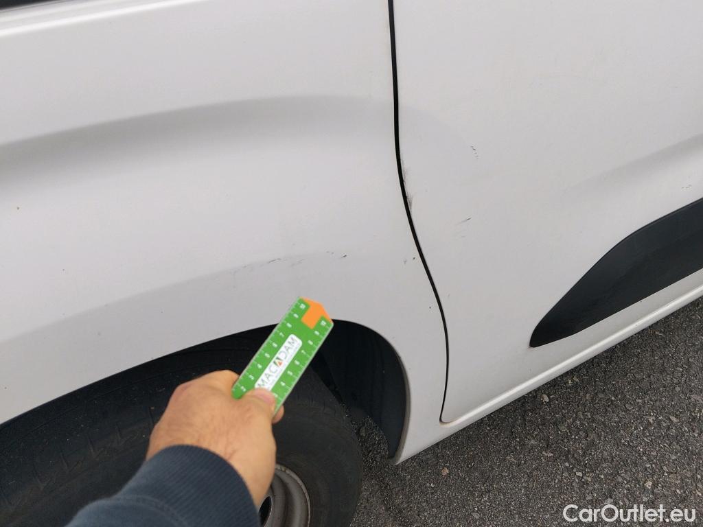  Citroen  Berlingo CITROEN  / 2018 / 4P / combi Talla M BlueHDi 100 S&S LIVE (AC) #51