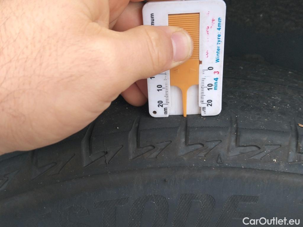  Citroen  Berlingo CITROEN  / 2018 / 4P / combi Talla M BlueHDi 100 S&S LIVE (AC) #29