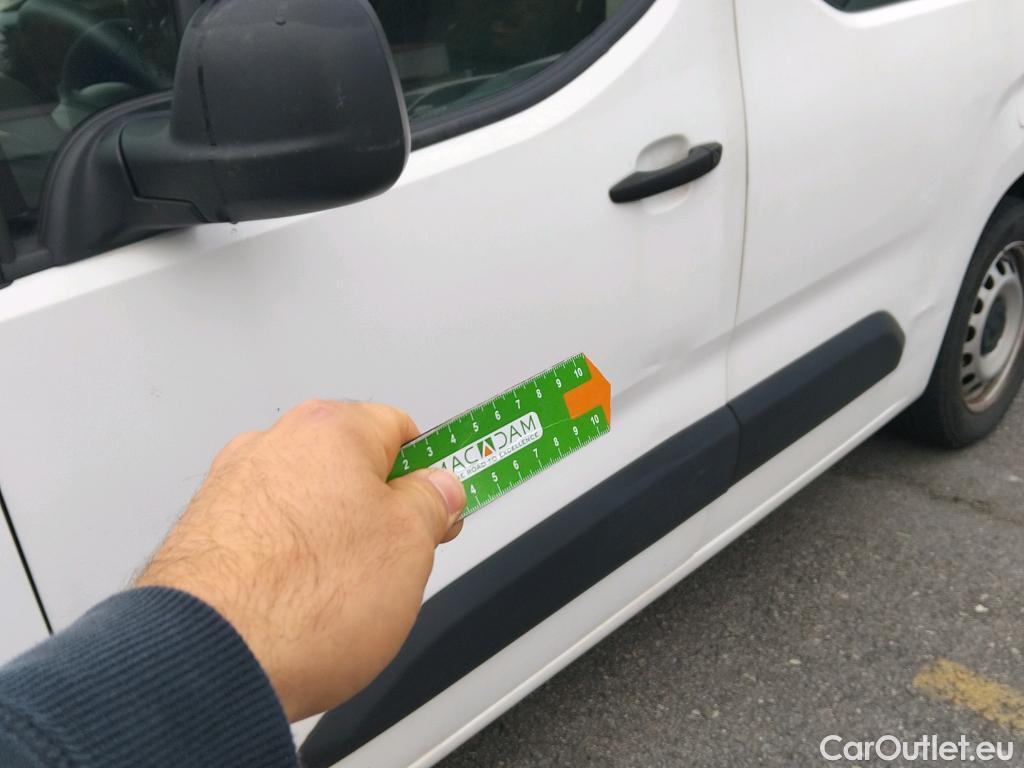  Citroen  Berlingo CITROEN  / 2018 / 4P / combi Talla M BlueHDi 100 S&S LIVE (AC) #10