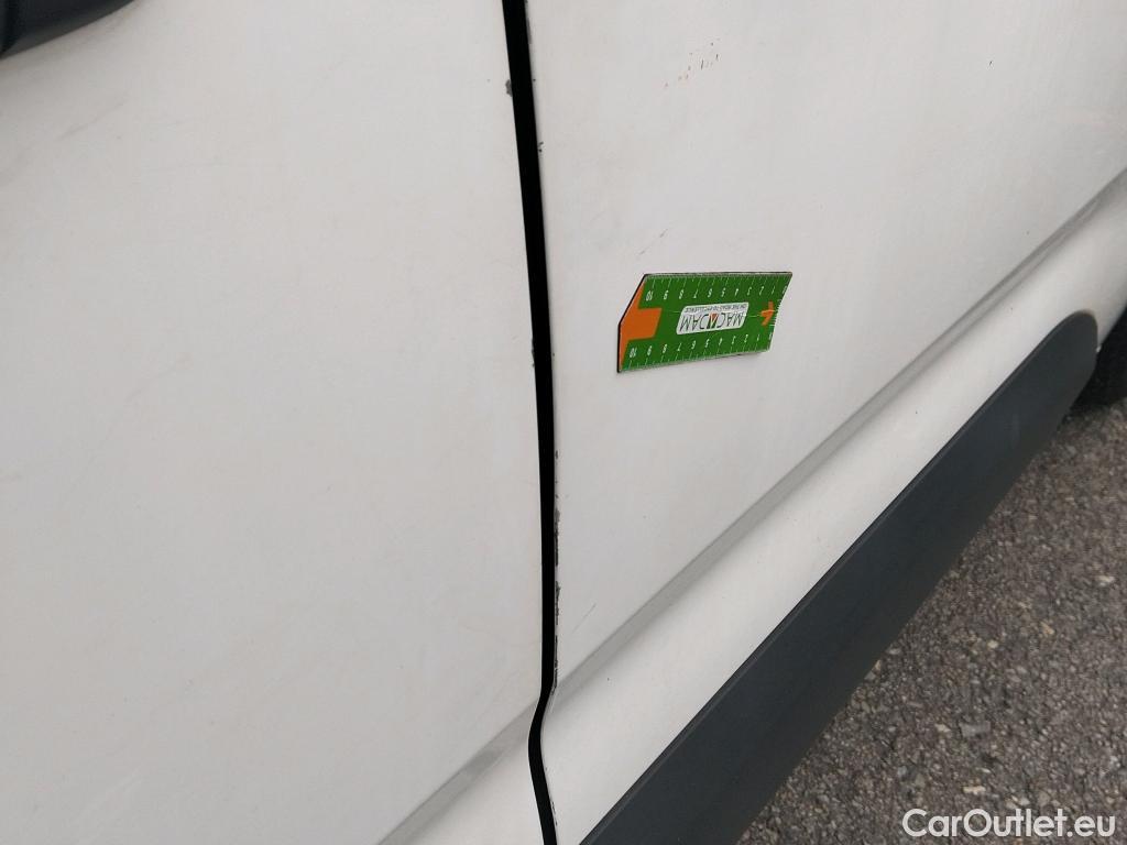  Citroen  Berlingo CITROEN  / 2018 / 4P / combi Talla M BlueHDi 100 S&S LIVE (AC) #19