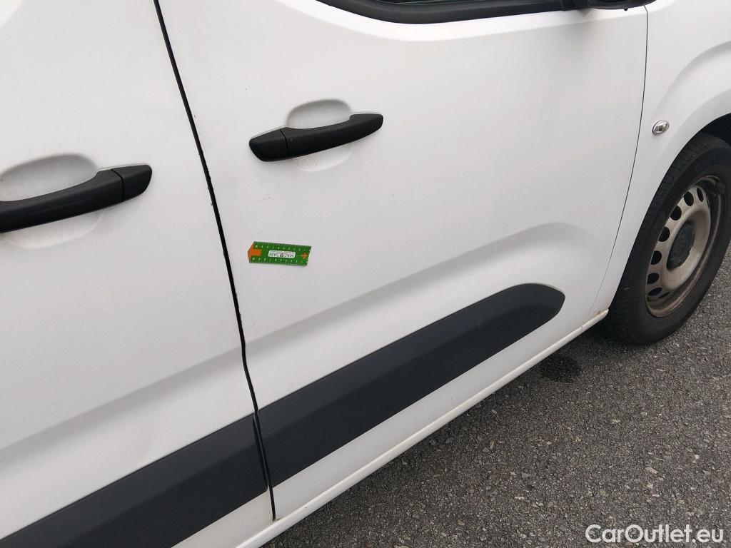  Citroen  Berlingo CITROEN  / 2018 / 4P / combi Talla M BlueHDi 100 S&S LIVE (AC) #18