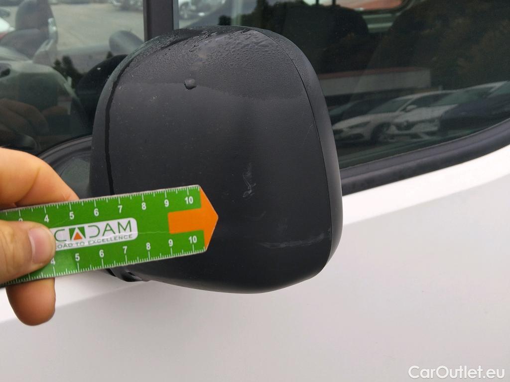  Citroen  Berlingo CITROEN  / 2018 / 4P / combi Talla M BlueHDi 100 S&S LIVE (AC) #53