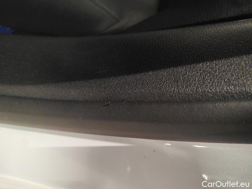 Mercedes  A-Klasse Mercedes-Benz  A 250 e Luxury Line 5d #43