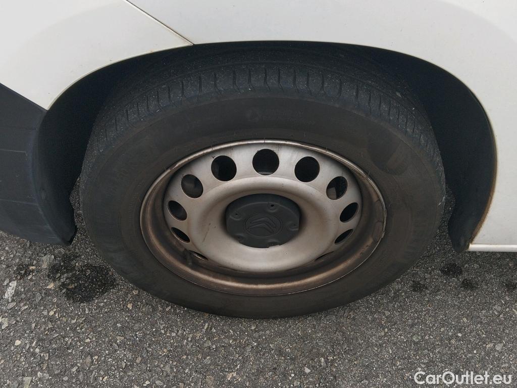  Citroen  Berlingo CITROEN  / 2018 / 4P / combi Talla M BlueHDi 100 S&S LIVE (AC) #26