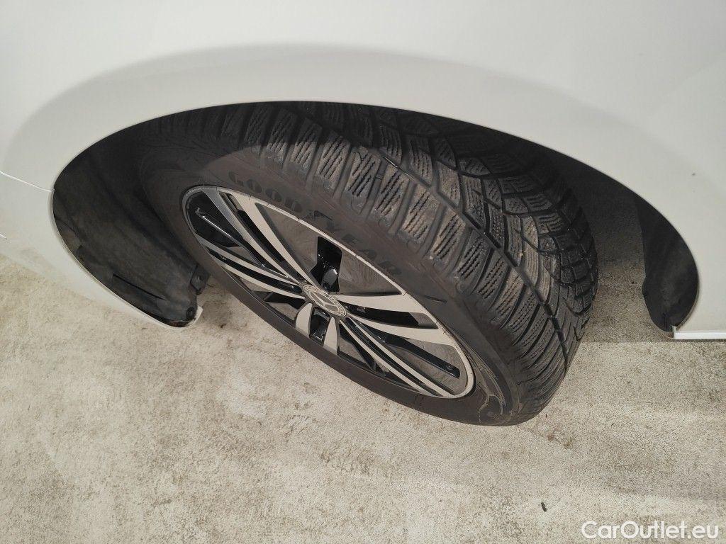 Mercedes  A-Klasse Mercedes-Benz  A 250 e Luxury Line 5d #16