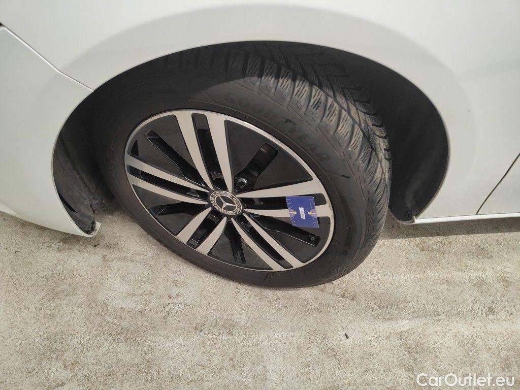 Mercedes  A-Klasse Mercedes-Benz  A 250 e Luxury Line 5d #19