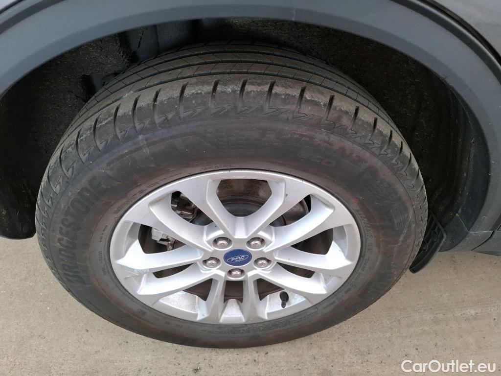 Ford  Kuga FORD  / 2019 / 5P / SUV 2.5 190 hybrid Flexifuel Pshift Titanium #30