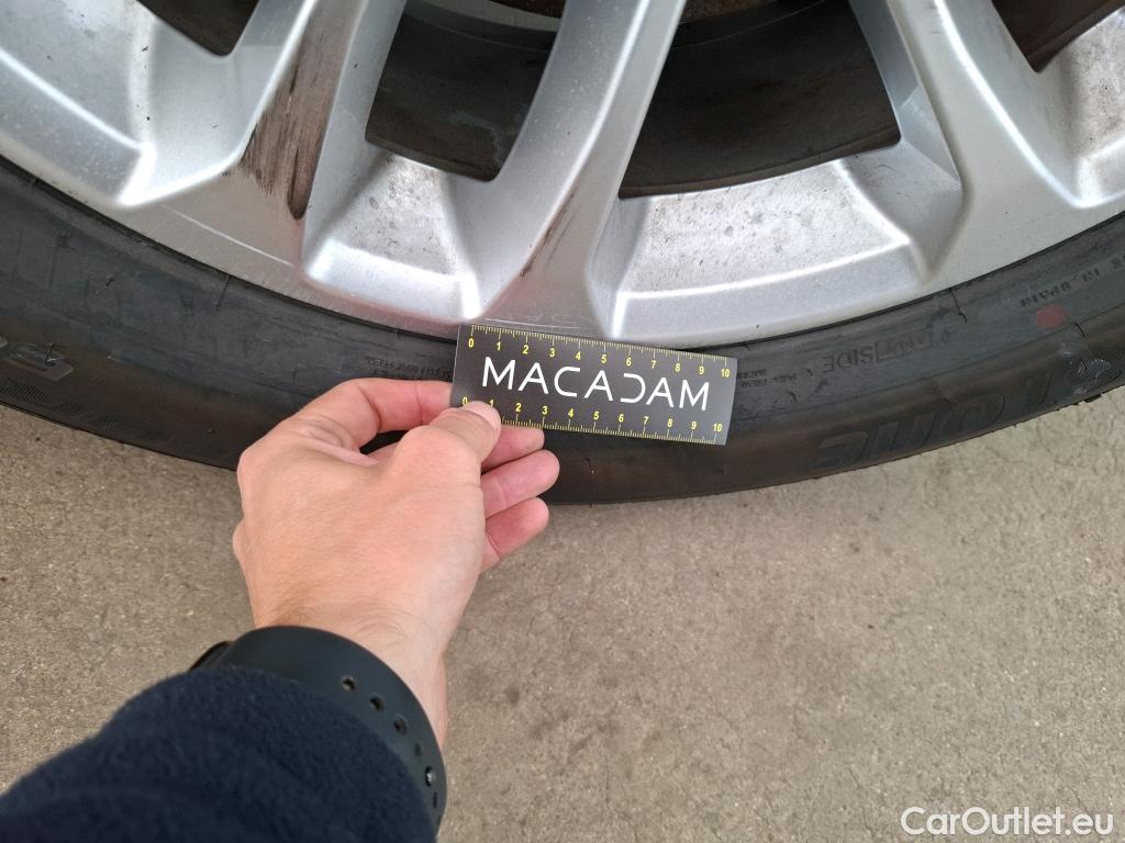 Ford  Kuga FORD  / 2019 / 5P / SUV 2.5 190 hybrid Flexifuel Pshift Titanium #29