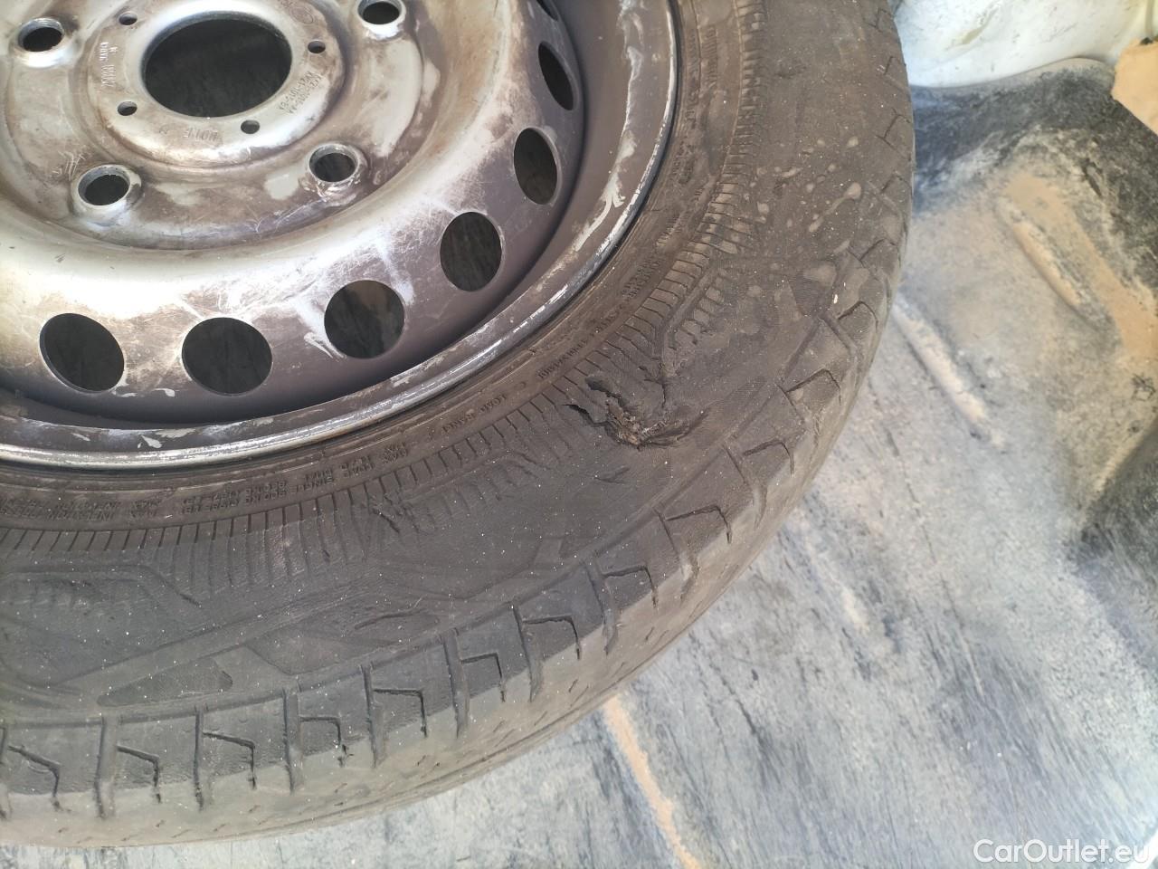 Ford  Transit  Custom Furgón 280 L1 Trend TDCi 105CV MT6 E6dT #2