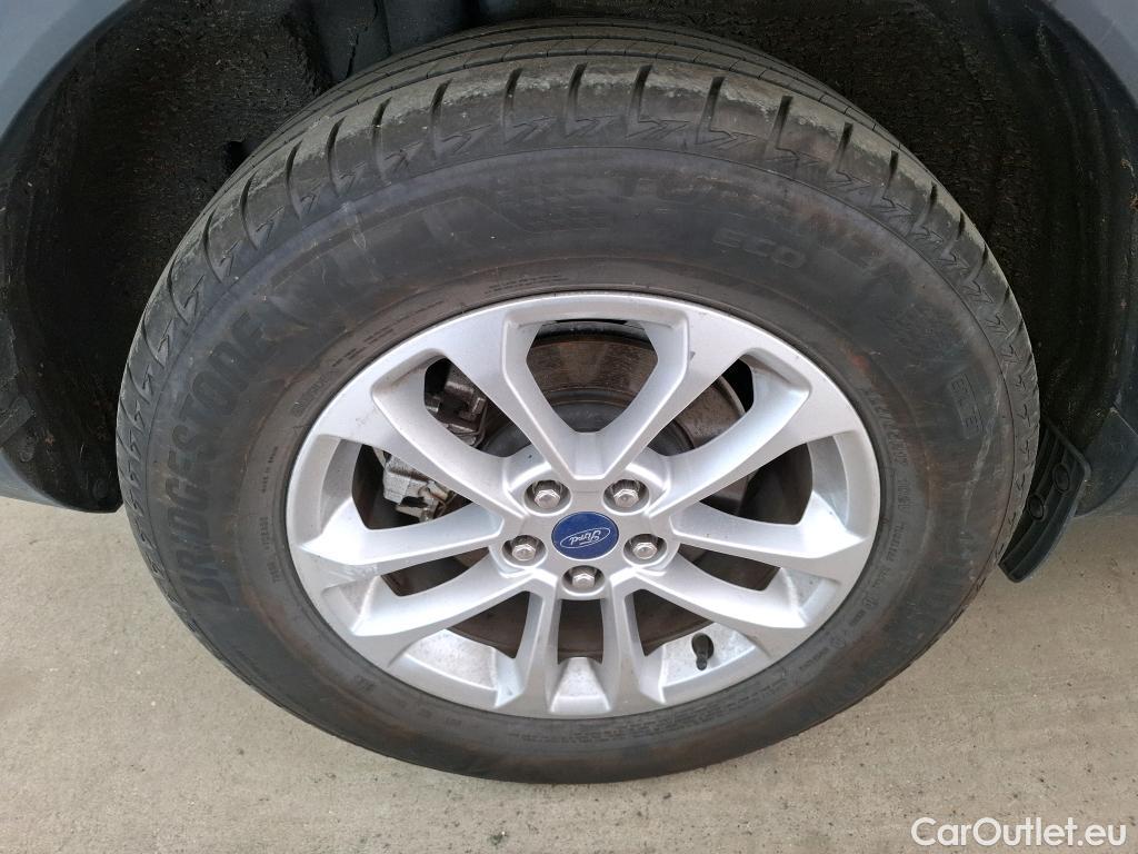 Ford  Kuga FORD  / 2019 / 5P / SUV 2.5 190 hybrid Flexifuel Pshift Titanium #31