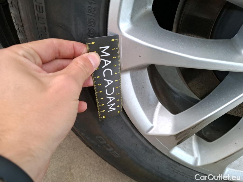 Ford  Kuga FORD  / 2019 / 5P / SUV 2.5 190 hybrid Flexifuel Pshift Titanium #27