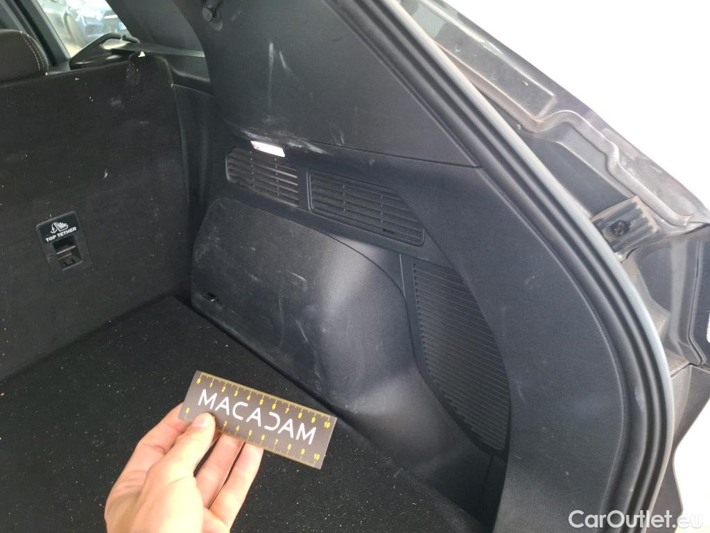 Ford  Kuga FORD  / 2019 / 5P / SUV 2.5 190 hybrid Flexifuel Pshift Titanium #33