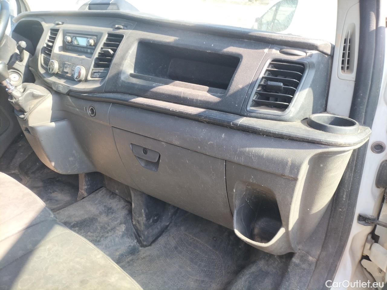 Ford  Transit  Custom Furgón 280 L1 Trend TDCi 105CV MT6 E6dT #82