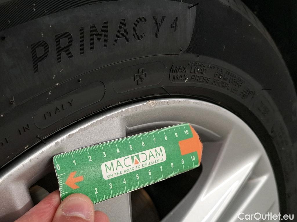 Toyota  Corolla TOYOTA  / 2018 / 5P / Berline Hybride 122h Dynamic Business #19