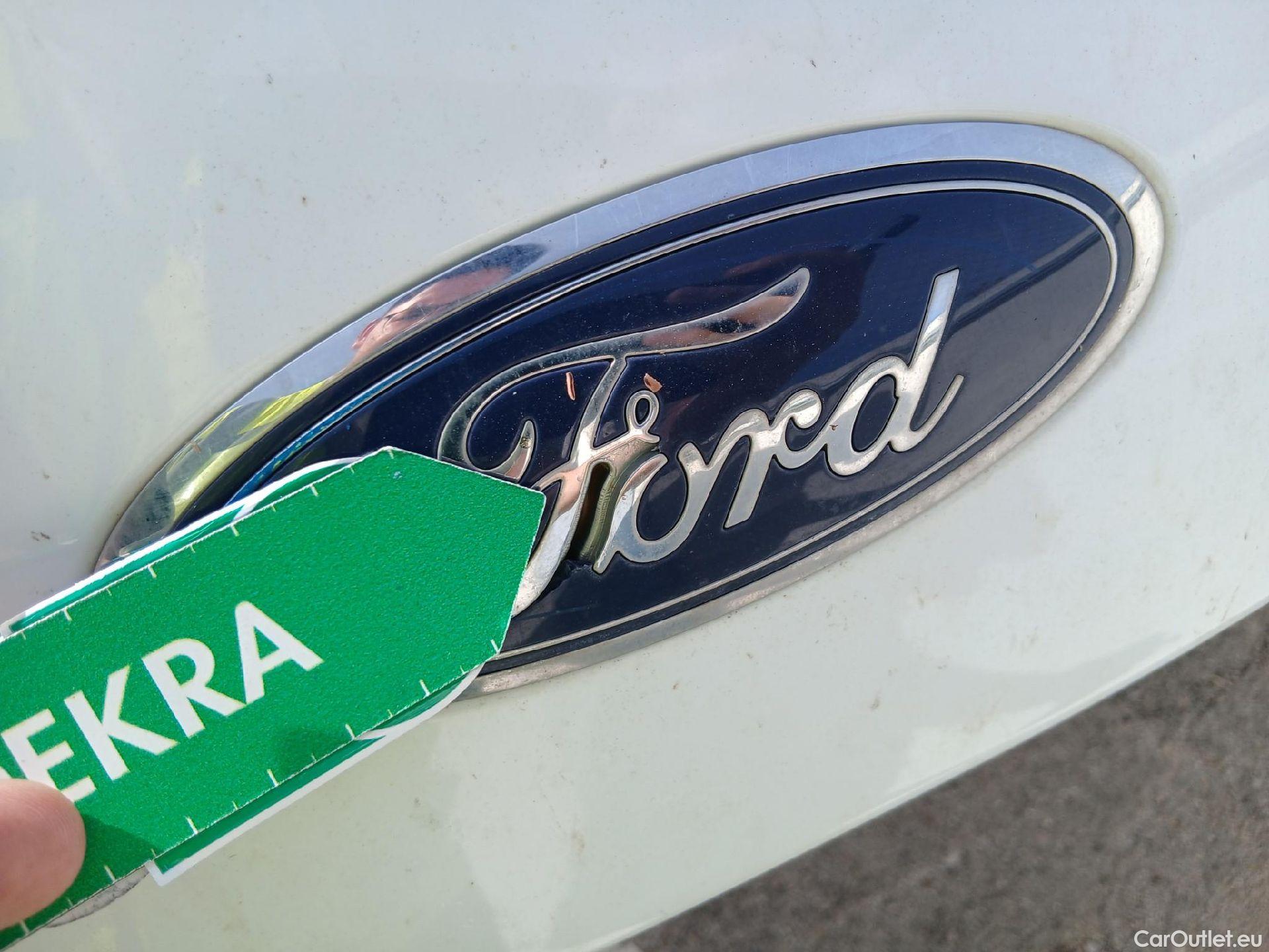  Ford  Kuga FORD  / 2019 / 5P / todoterreno Titanium 1.5 EcoBoost 110kW (150CV) #10