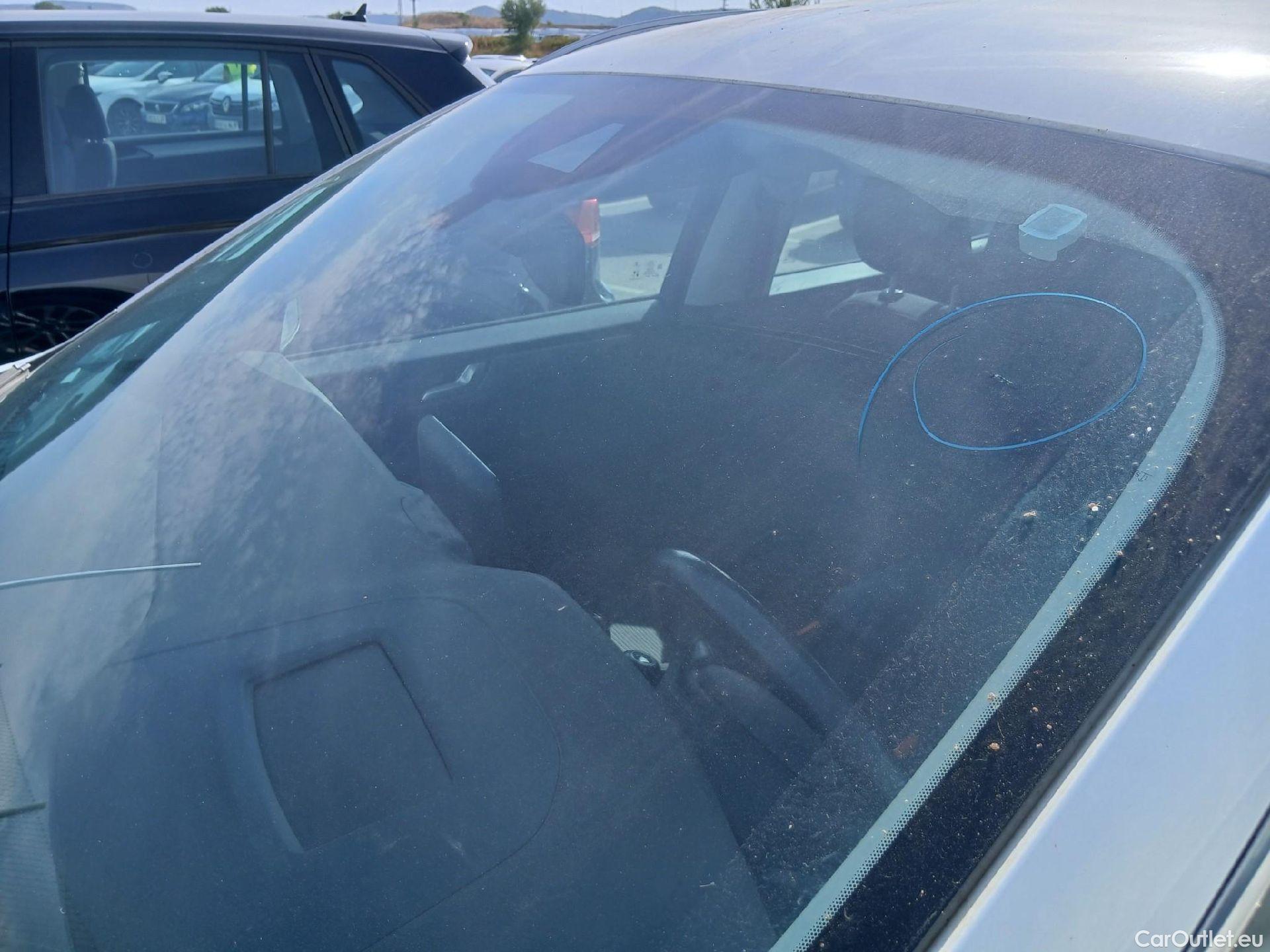  Ford  Kuga FORD  / 2019 / 5P / todoterreno Titanium 1.5 EcoBoost 110kW (150CV) #9