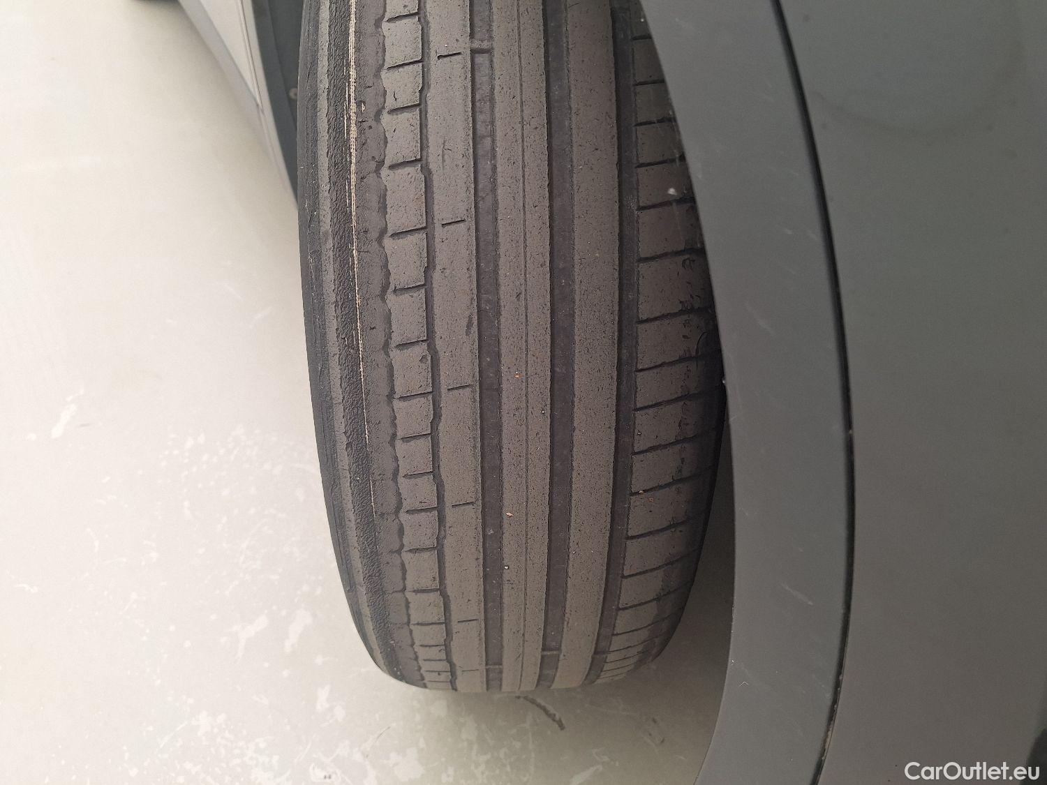 Volkswagen  ID.4 VW,  '20 BEV, Volkswagen  77kWh Pro Life 5d #13