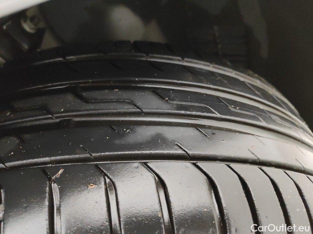 Volkswagen  Golf  Volkswagen VIII 1.5 TSI 85kW Life Business 5d #16