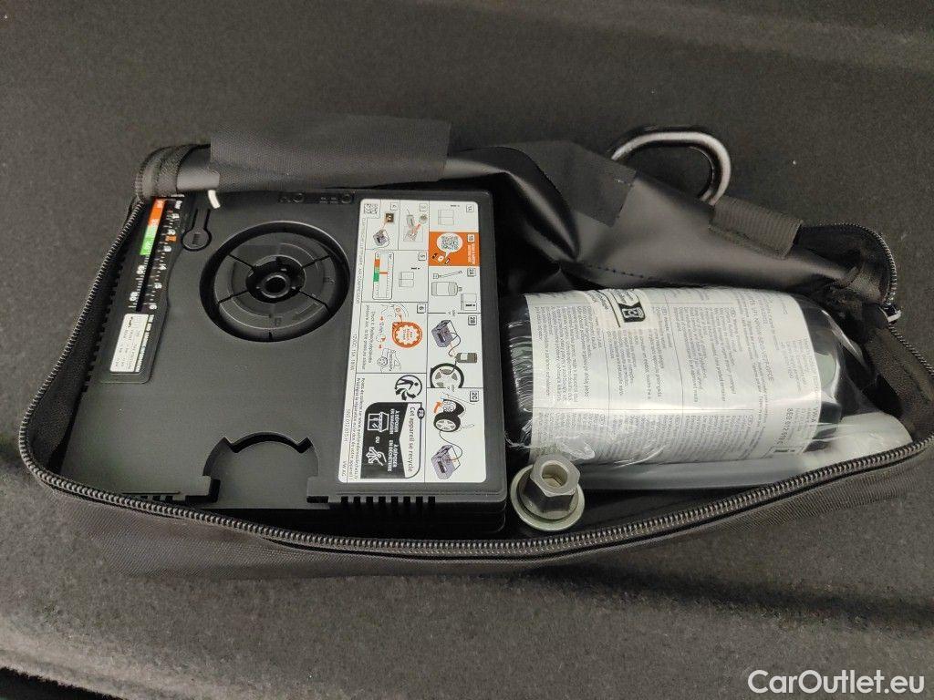 Volkswagen  Golf  Volkswagen VIII 1.5 TSI 85kW Life Business 5d #15