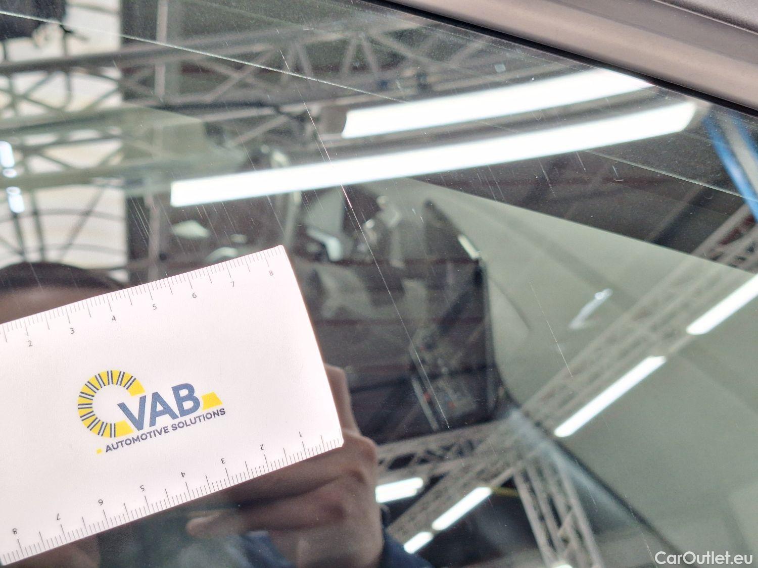 Volkswagen  ID.4 VW,  '20 BEV, Volkswagen  77kWh Pro Life 5d #9