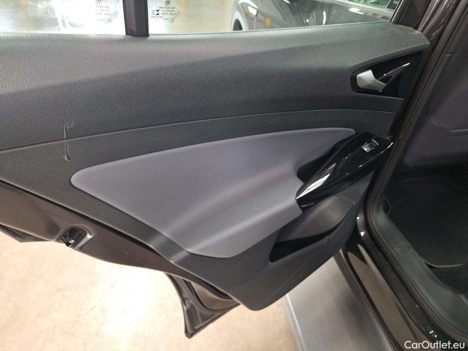 Volkswagen  ID.4 VW,  '20 BEV, Volkswagen  77kWh Pro Life 5d #12