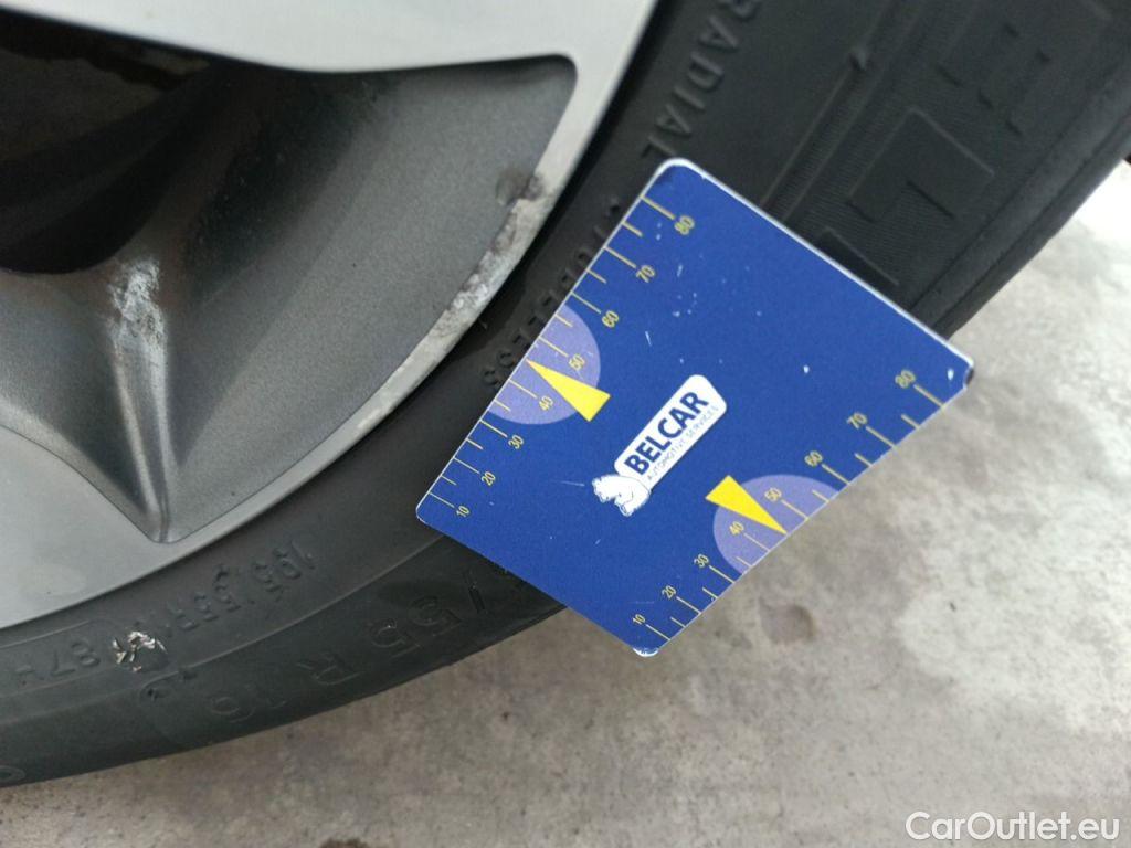 KIA  STONIC KIA  1.0 T 100 Urban Edition 5d #26