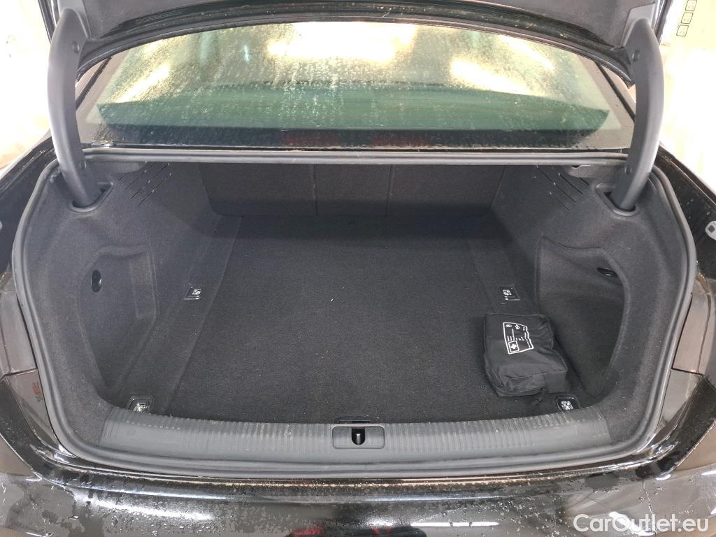 Audi  A4  Berline 30 TDI Business line 2.0 TDI 135CV BVA7 E6d #8