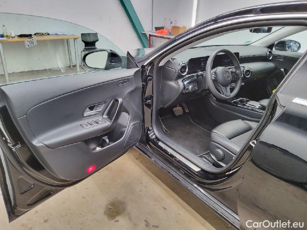 Mercedes  CLA-Klasse CLA -Klasse Shooting Brake CLA 180 (118.684) 1.3 110KW AT7 E6d #4