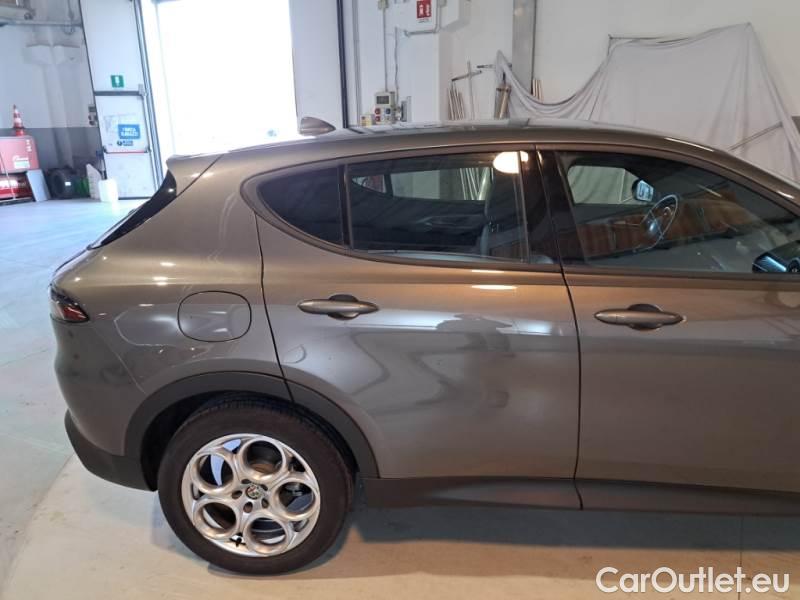 Alfa Romeo  TONALE ALFA ROMEO  / 2022 / 5P / SUV 1.5 130CV HYBRID TCT7 SUPER #26