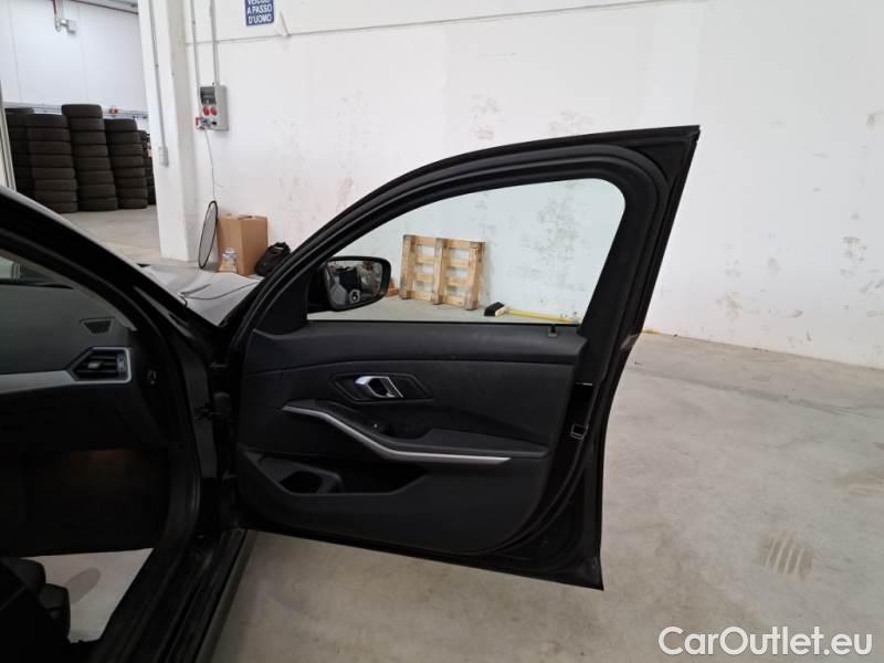 Bmw  Serie 3 BMW  / 2018 / 4P / BERLINA 318D BUSINESS ADVANTAGE AUTOMATICA #93