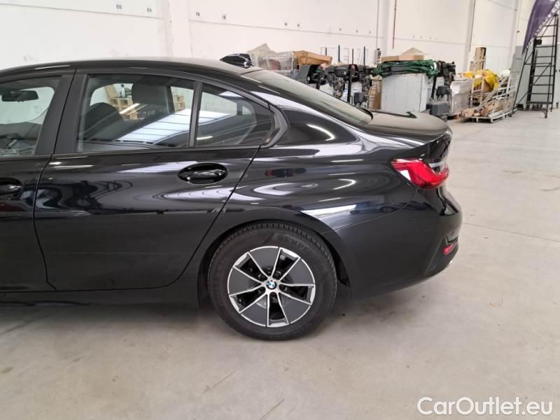 Bmw  Serie 3 BMW  / 2018 / 4P / BERLINA 318D BUSINESS ADVANTAGE AUTOMATICA #63