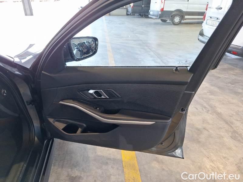 Bmw  Serie 3 BMW  / 2018 / 4P / BERLINA 320D 48V BUSINESS ADVANTAGE AUTO #132