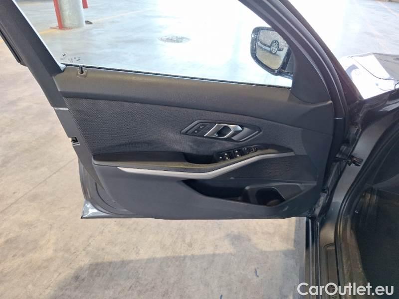 Bmw  Serie 3 BMW  / 2018 / 4P / BERLINA 320D 48V BUSINESS ADVANTAGE AUTO #111