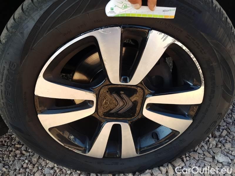 Citroen  C3 CITROEN  AIRCROSS / 2017 / 5P / SUV PURETECH 110 SeS SHINE #88