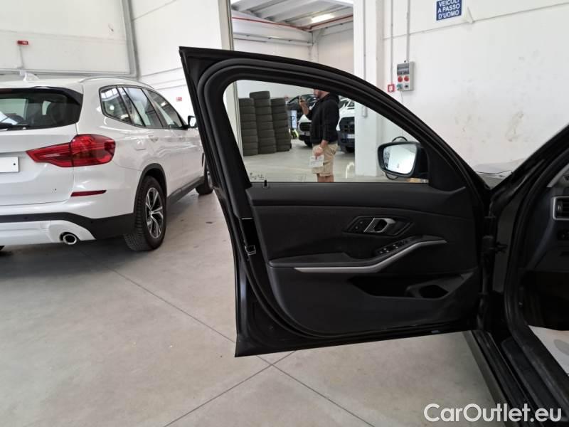 Bmw  Serie 3 BMW  / 2018 / 4P / BERLINA 318D BUSINESS ADVANTAGE AUTOMATICA #101