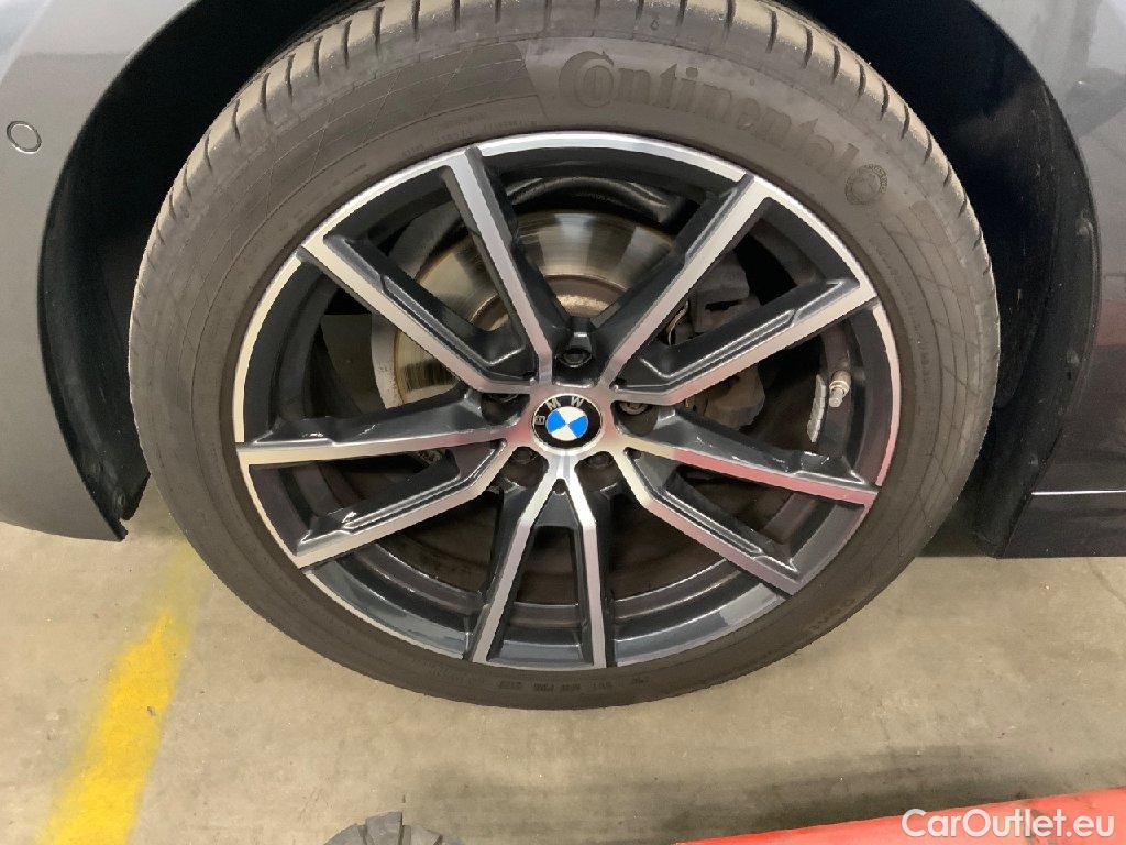 Bmw  Serie 3 Baureihe 3 Touring 318 d Sport Line 2.0 110KW AT8 E6d #24